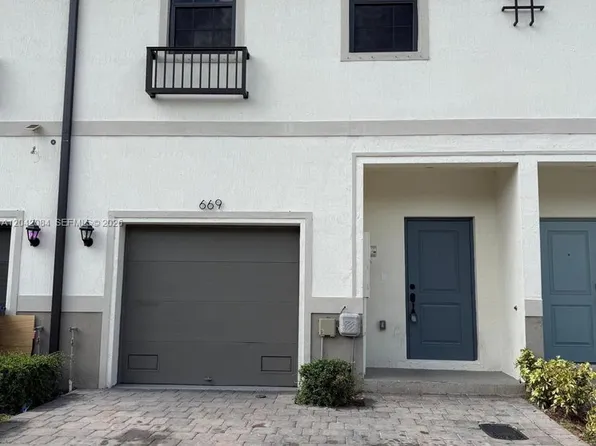 669 SW 11th St, Florida City, FL 33034