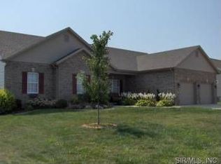 1905 Primrose Ln, Godfrey, IL 62035