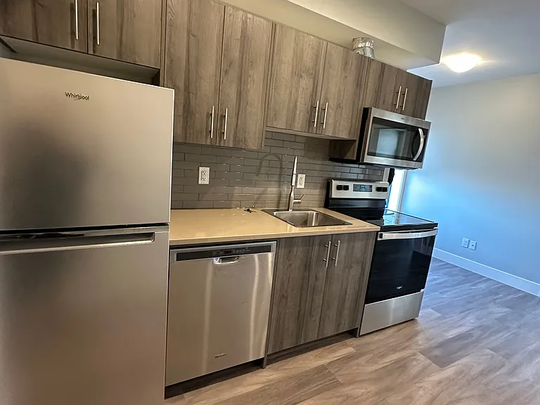 144 Renfrew Ave — Photo 9