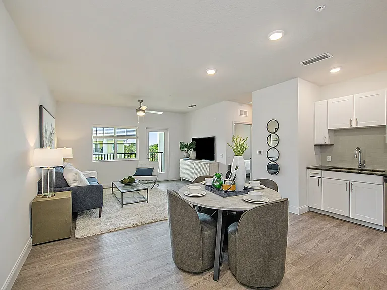 Grand Oak Apartments — Photo 30