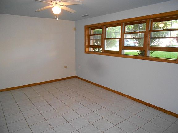 2nd image of 4744 N Hermitage Ave