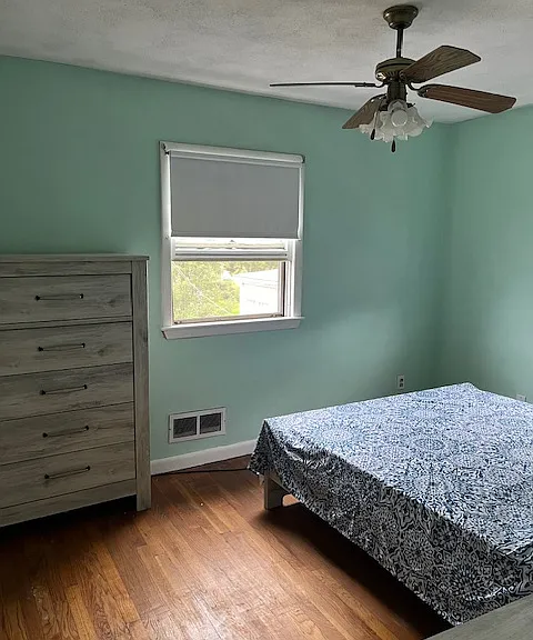 Master Bedroom with Queens Bed