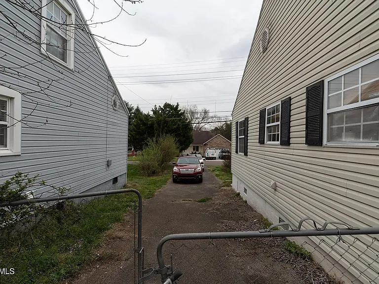 1133 Fair Dr — Photo 16