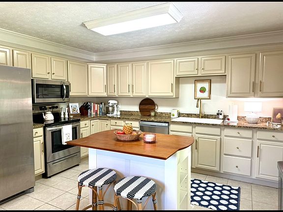2nd image of 411 Seagraves Dr #411