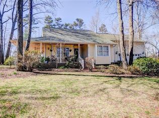 6 Hiawatha Ct, Asheville, NC 28806