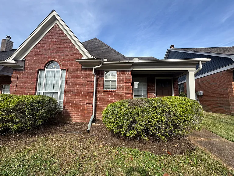 615 Ashley Glen Cir E — Photo 1