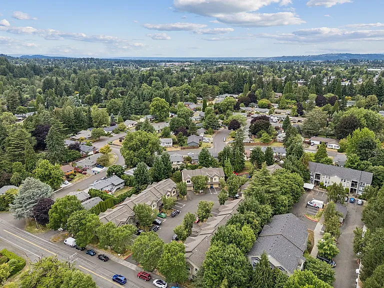 Roberts Court Townhomes — Photo 9