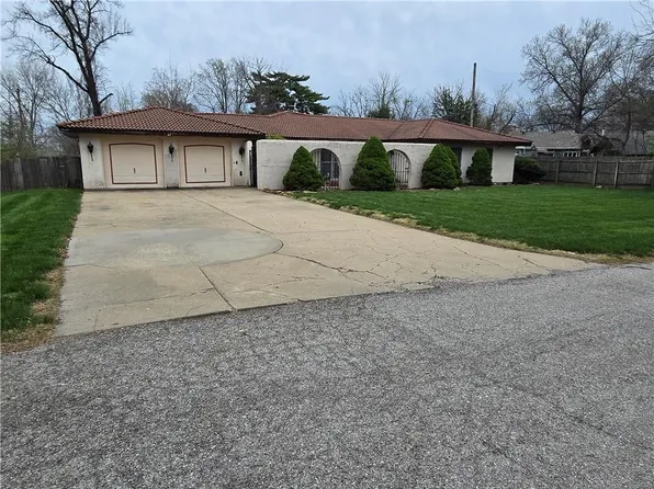 1015 N 34th St, Kansas City, KS 66102