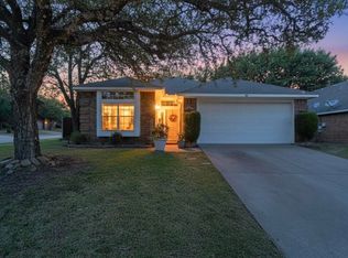 200 Chamblin Dr, Cedar Hill, TX 75104