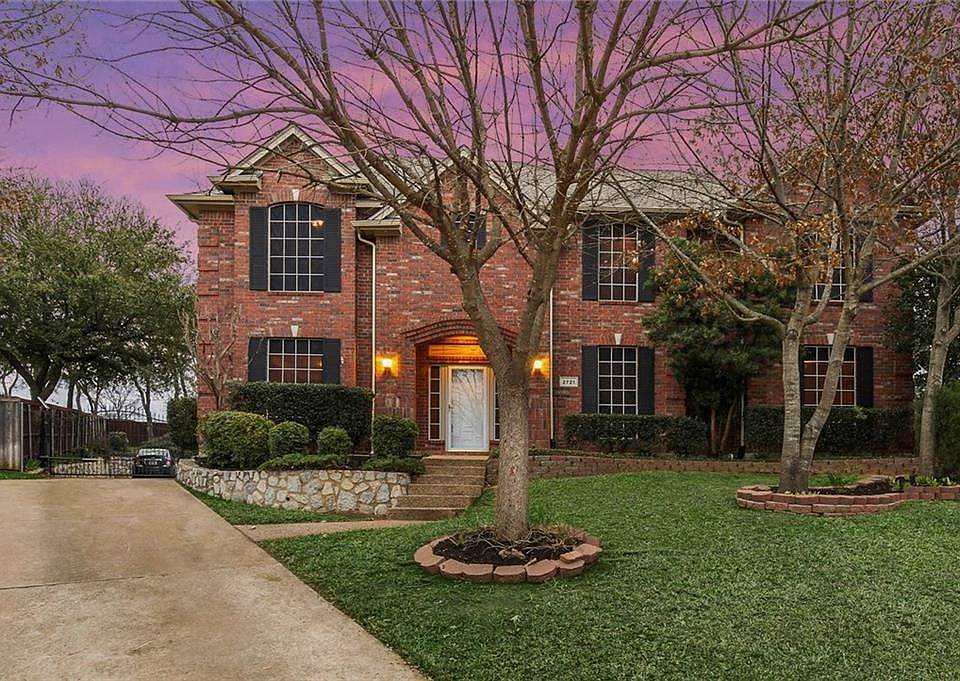 1st image of 2721 Thorn Ln