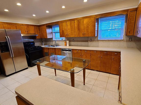 5th image of 2571 Yates Ave #1