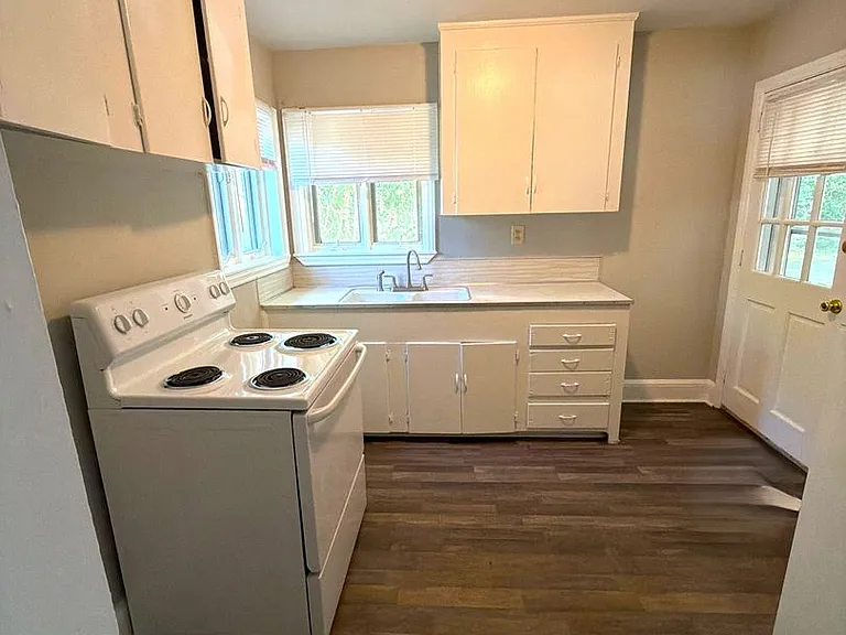 1441 Goodwin Ave — Photo 5