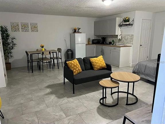 4th image of 5324 Lime Ave