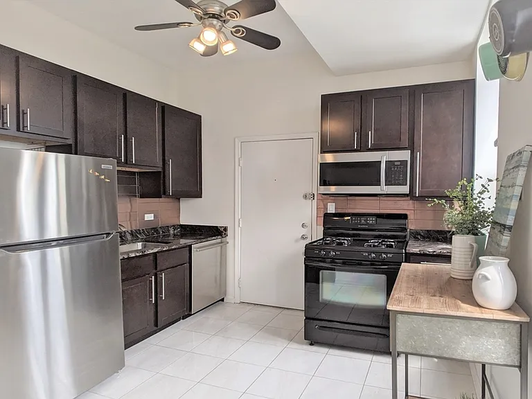 950 W Concord Pl — Photo 6