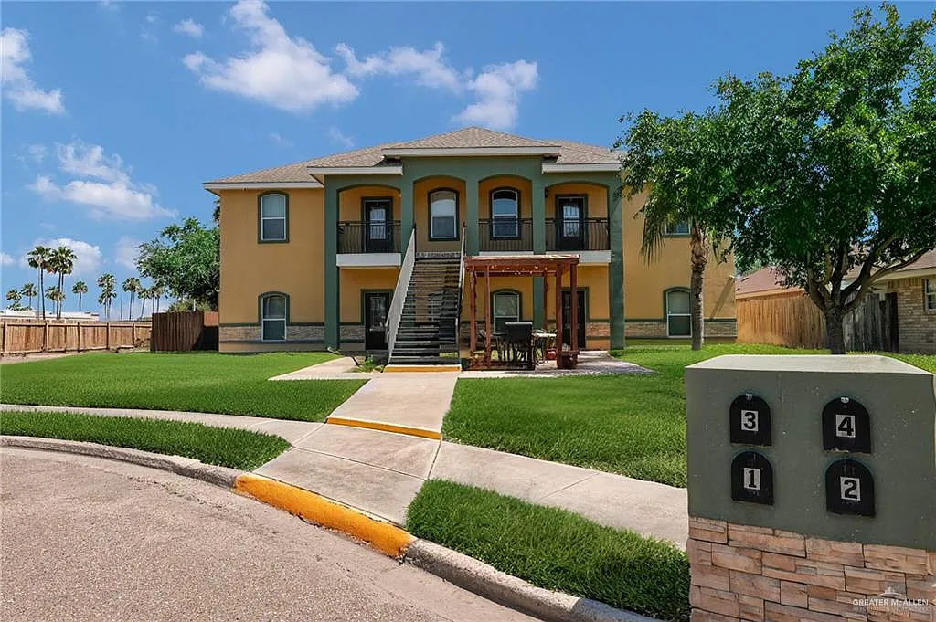 2 bed, 2.0 bath, 3422 sqft, $995 — Photo 1