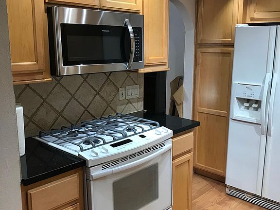 4th image of 1043 Alta Mira Dr APT A