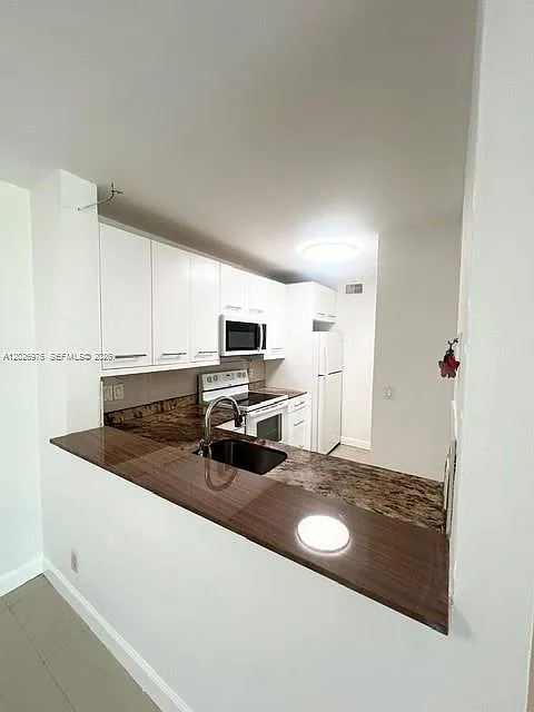 Lakes Of Jacaranda Condo — Photo 1