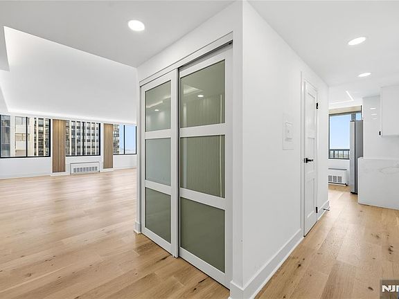 3rd image of 300 Winston Dr APT 2617