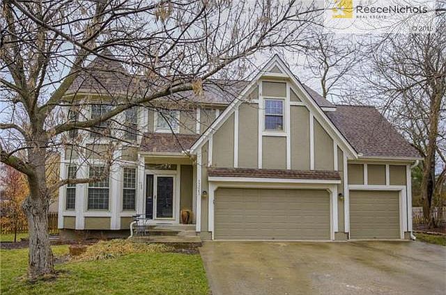 Updated Regency Place Gem!