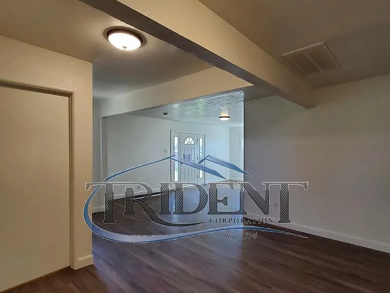 1825 Sierra Way — Photo 3