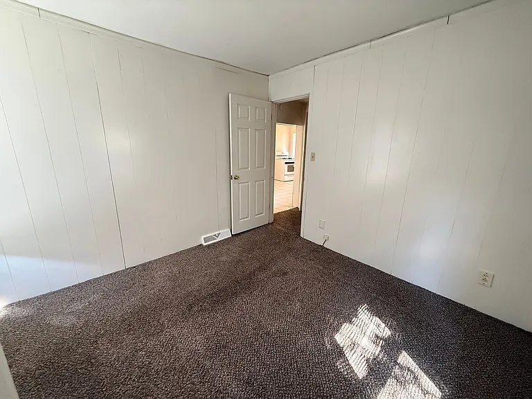 906 Helena Ave — Photo 15