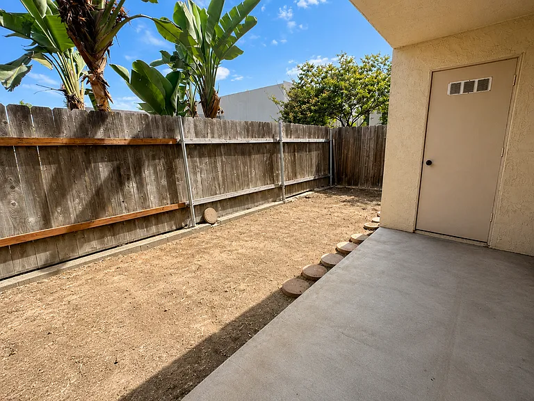 Mesa Manor Apartments — Photo 9