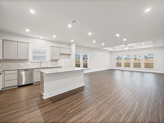 3rd image of 2823 Sitka Dr