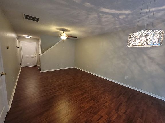 4th image of 228 Fox Creek Blvd