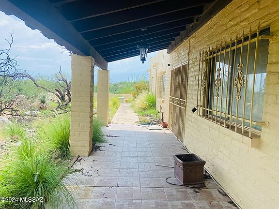 4th image of 5041 N Camino De La Cumbre