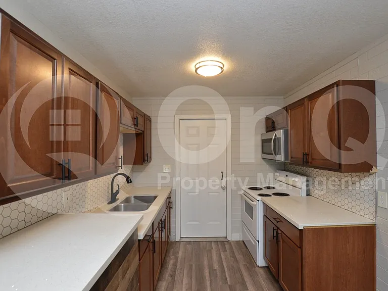 6044 N 21st Ave #2 — Photo 2