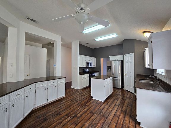 4th image of 2403 Creek Dr