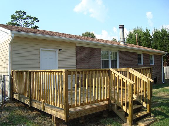 3rd image of 2319 Woodleaf Dr