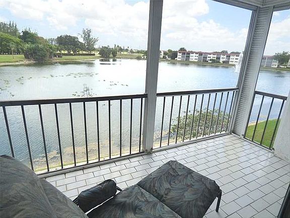 3rd image of 9400 N Hollybrook Lake Dr APT 306