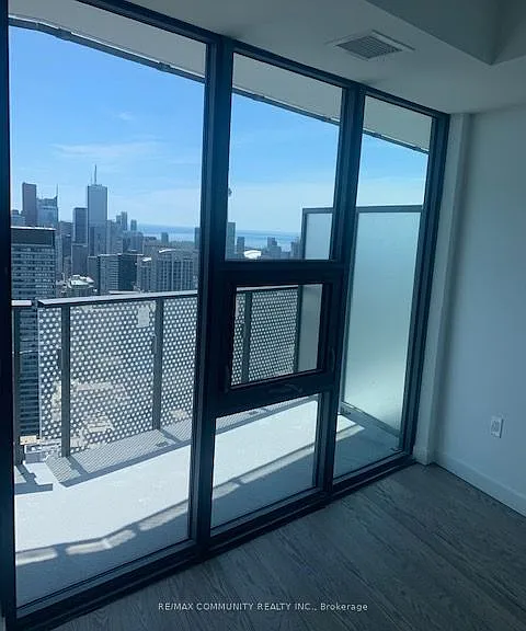 11 Wellesley St W #5504 — Photo 9