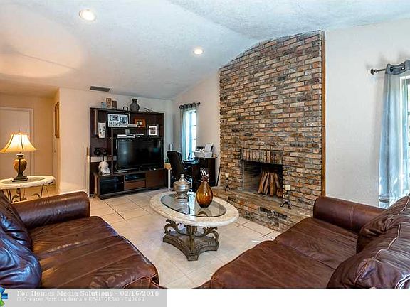 5th image of 6860 NW 45th Ct