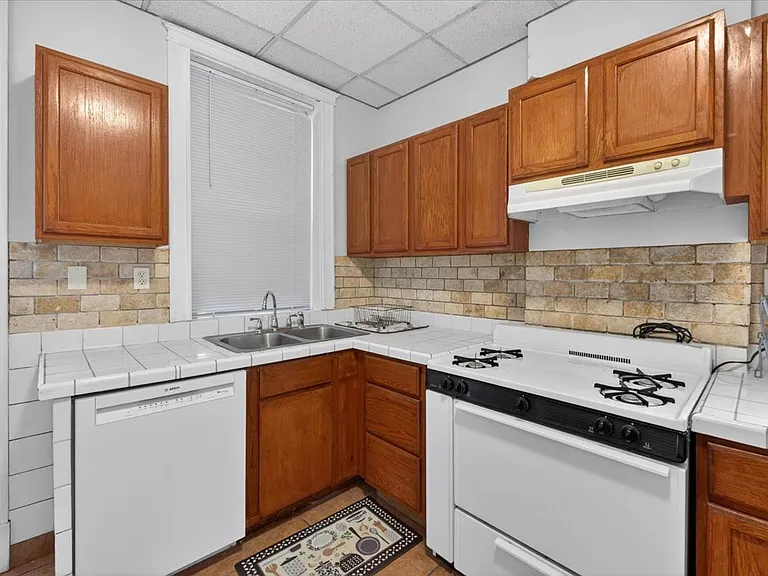 736 Dover Pl #1F — Photo 6