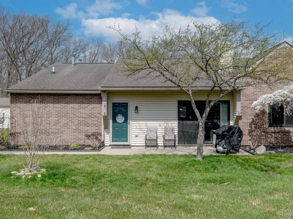 432 Water Tower Cir, Brighton, MI 48116