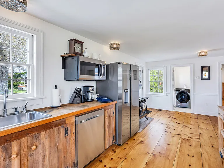5120 Sound Ave — Photo 11