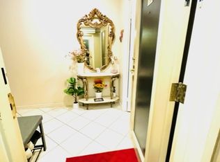 909 Bay St #201, Toronto, ON M5S3G2