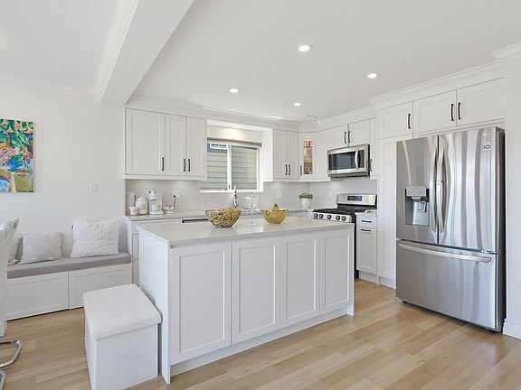 4th image of 920 Citadel Dr #8