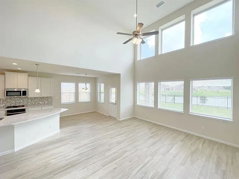 4403 Silvergrass Ln — Photo 11