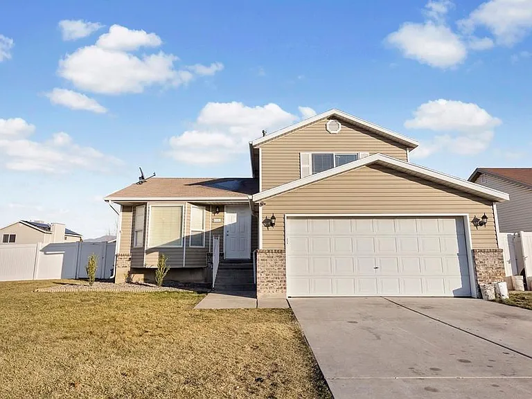 3711 S Queenspointe Ln — Photo 1