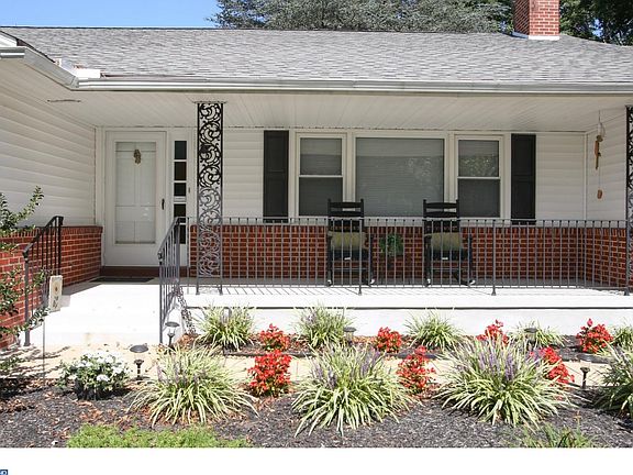 3rd image of 125 Oldbury Dr