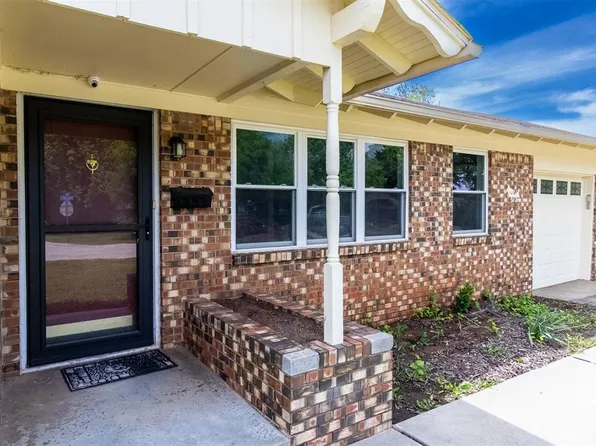 512 Country Club Cir, Midwest City, OK 73110