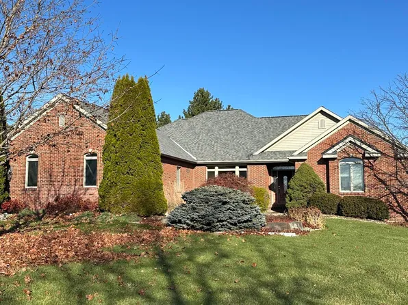 7671 Royal Cove Dr, Lansing, MI 48917