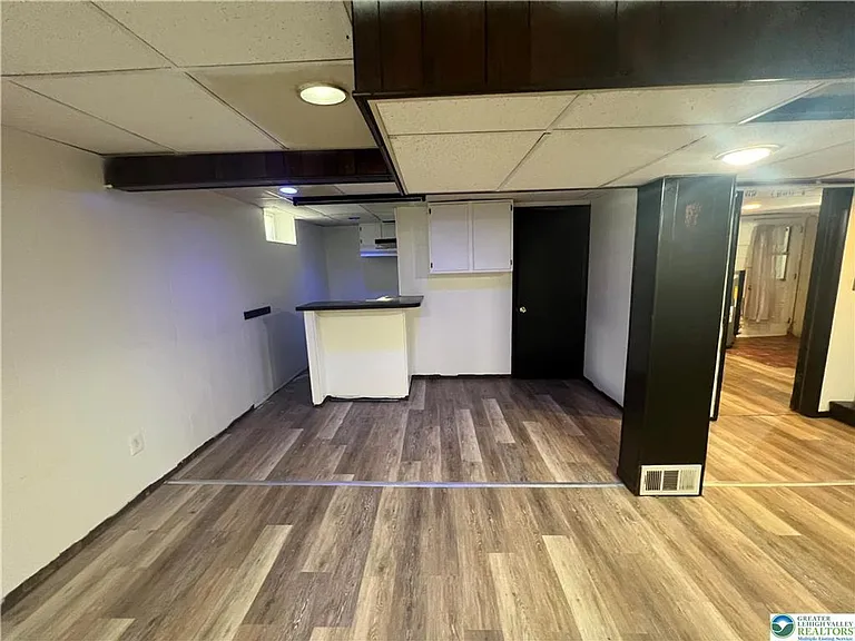 2401 Lawnherst Ave — Photo 36