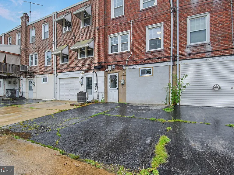 505 Stratford Rd — Photo 14