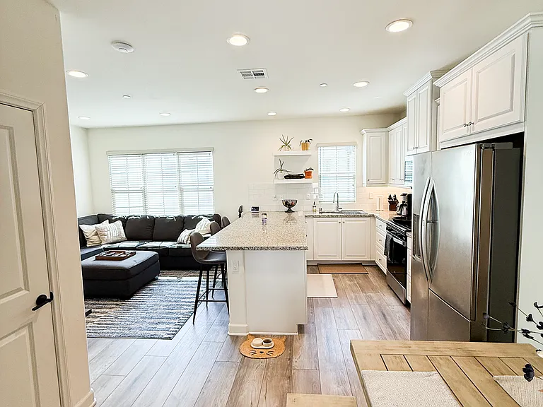 959 Slate St — Photo 5