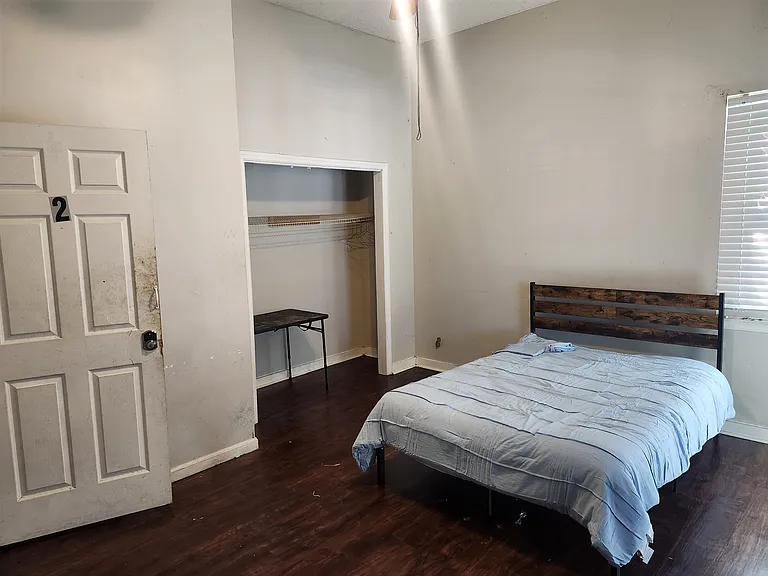 440 Giles St — Photo 3