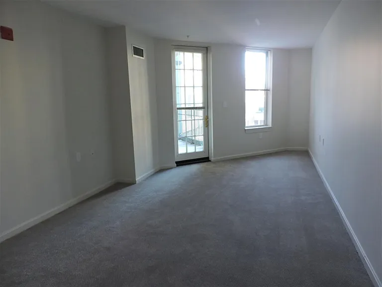 634 Massachusetts Ave — Photo 3